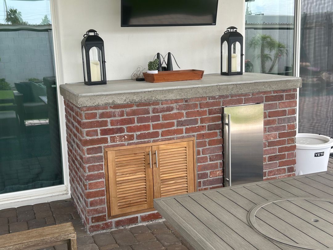 Covered Brick Bar with Outdoor TV